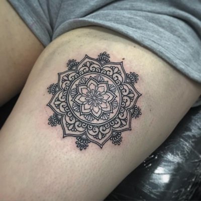  Tatouage mandala sur l'avant bras
